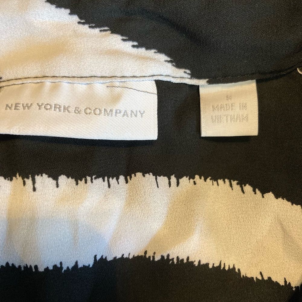 NY&CO Black&white high low semi sheer blouse - Picture 5 of 5